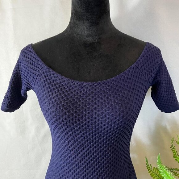 Michael Michael Kors Navy Waffle Knit Dress (ONLY) EUC  Size Medium - Picture 2 of 16